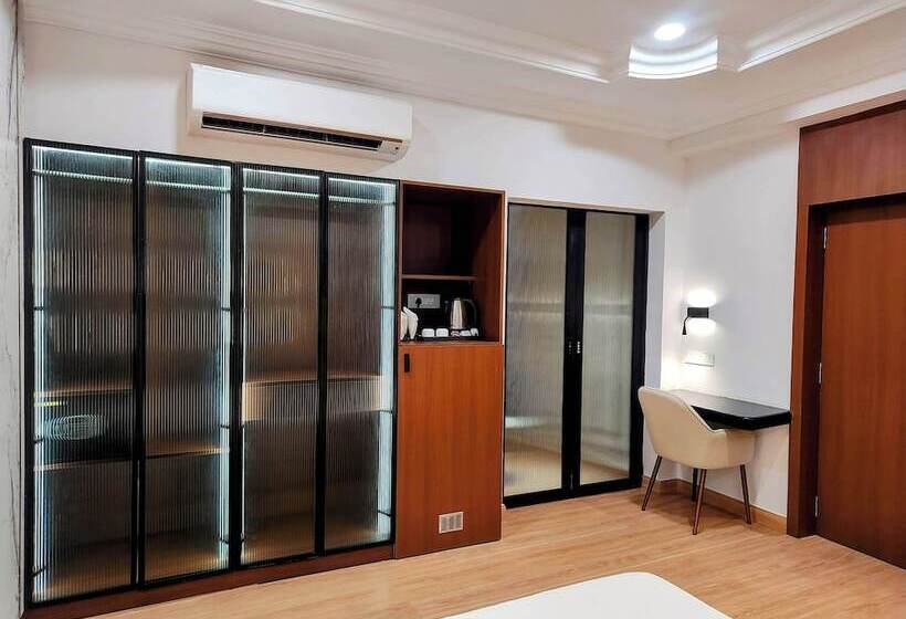 Lake View Hotel And Resort