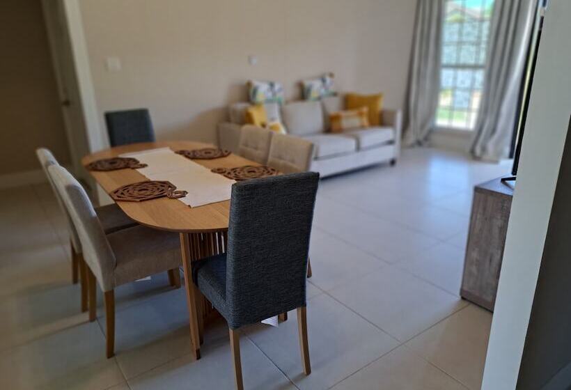 پانسیون 49 Gates Of Edgehill