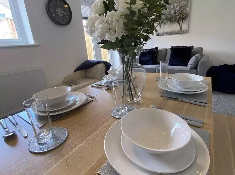 اقامتگاه Blackpool Abode  Silver Sands