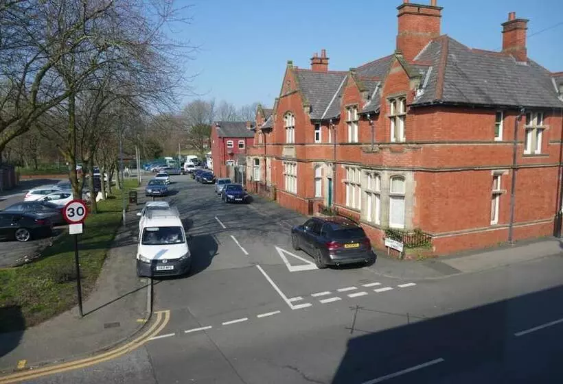 レジデンス Immaculate 12 Bed House Good Amenities In Wigan