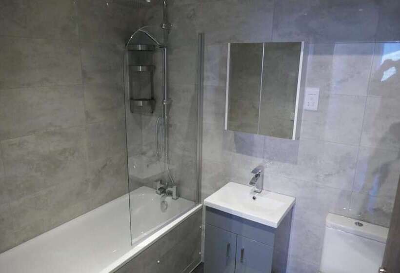 レジデンス Immaculate 12 Bed House Good Amenities In Wigan