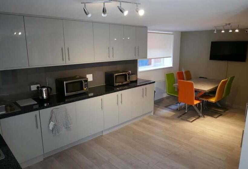 レジデンス Immaculate 12 Bed House Good Amenities In Wigan