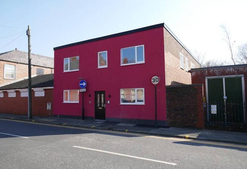 レジデンス Immaculate 12 Bed House Good Amenities In Wigan