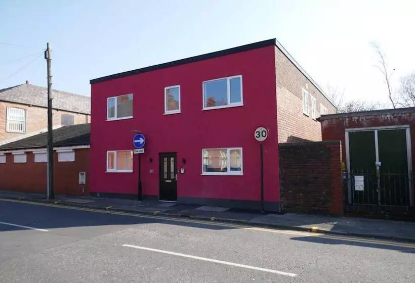 レジデンス Immaculate 12 Bed House Good Amenities In Wigan