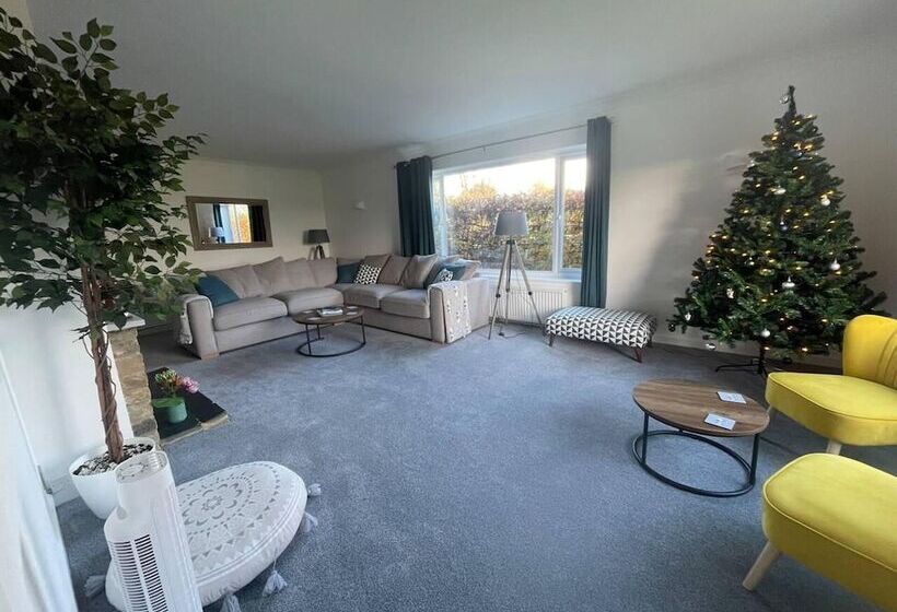 레지던스 Luxury 5 Bed House With Tennis Court & Games Room