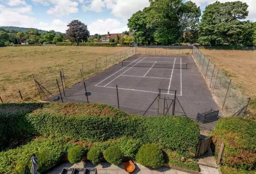 Residenssi Luxury 5 Bed House With Tennis Court & Games Room