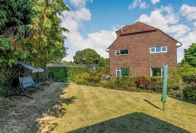 Residenssi Luxury 5 Bed House With Tennis Court & Games Room