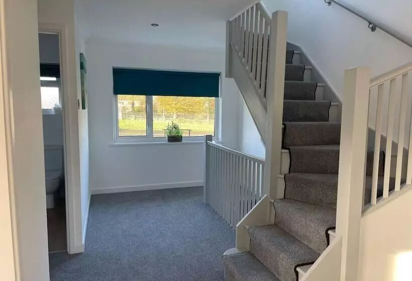 Residenssi Luxury 5 Bed House With Tennis Court & Games Room