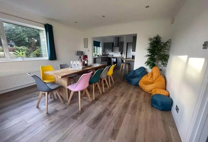 Residenssi Luxury 5 Bed House With Tennis Court & Games Room