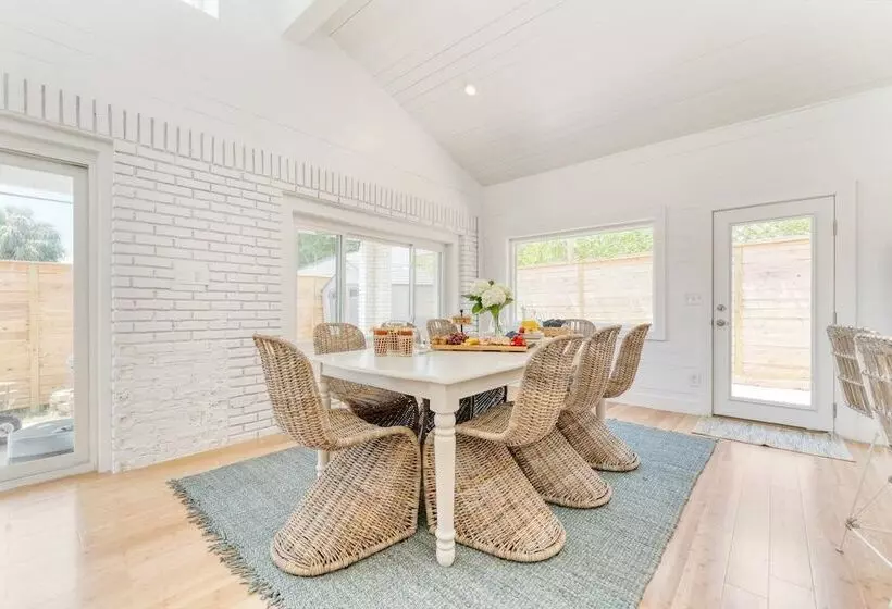 Twin Fin By Avantstay Walk To The Beach   Chic 30a Retreat