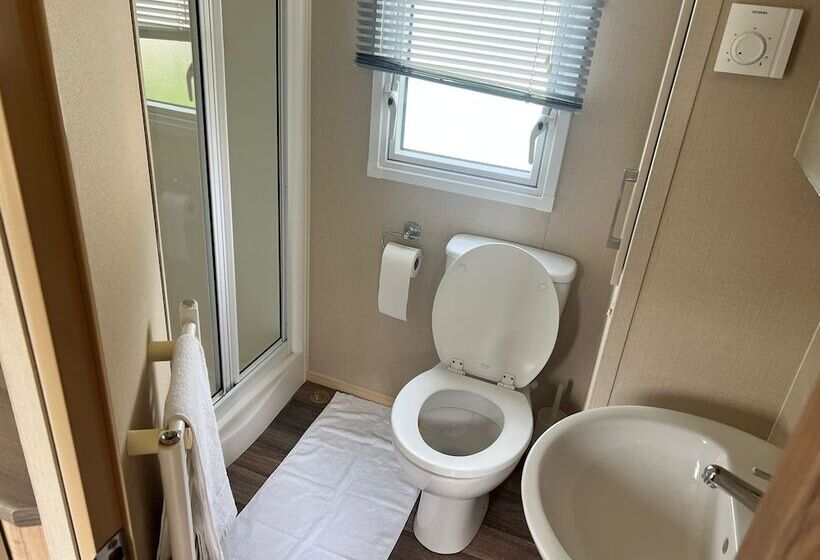 Newquay Bay Holiday Resort Caravan 142