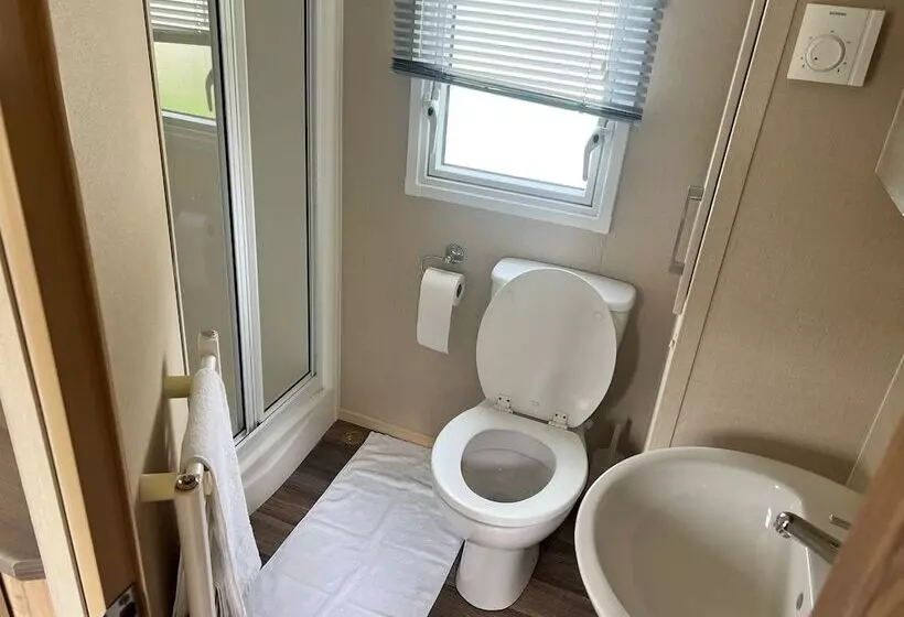 Newquay Bay Holiday Resort Caravan 142