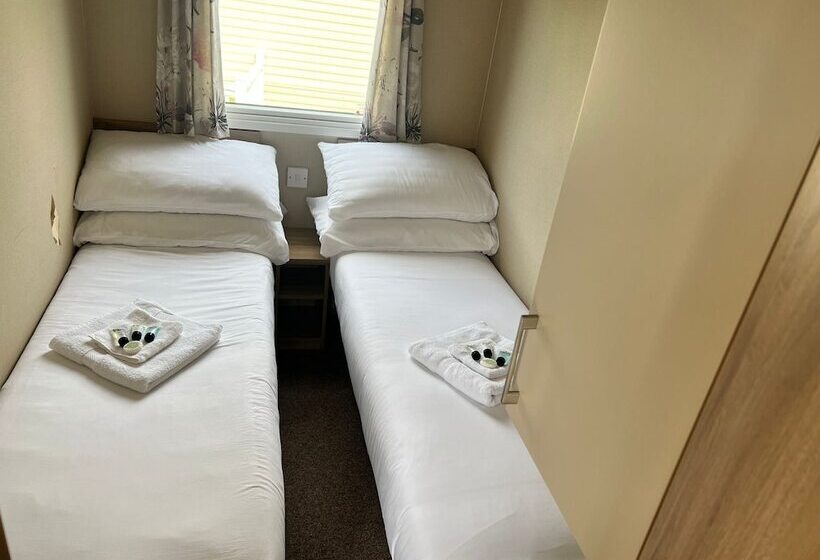 Newquay Bay Holiday Resort Caravan 142