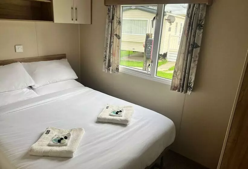 Newquay Bay Holiday Resort Caravan 142