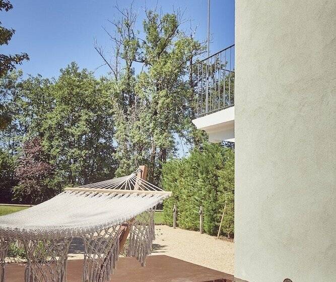 Aqvae Unconventional Country House