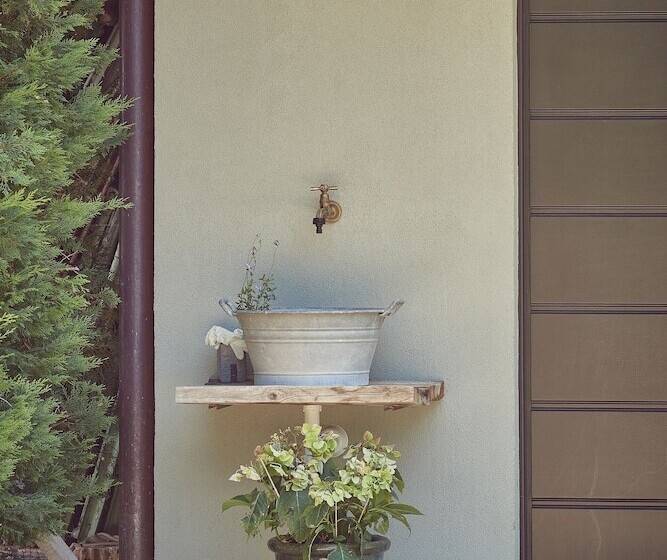 Aqvae Unconventional Country House