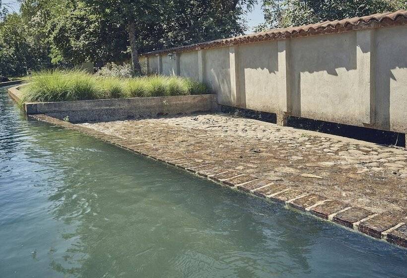 Aqvae Unconventional Country House