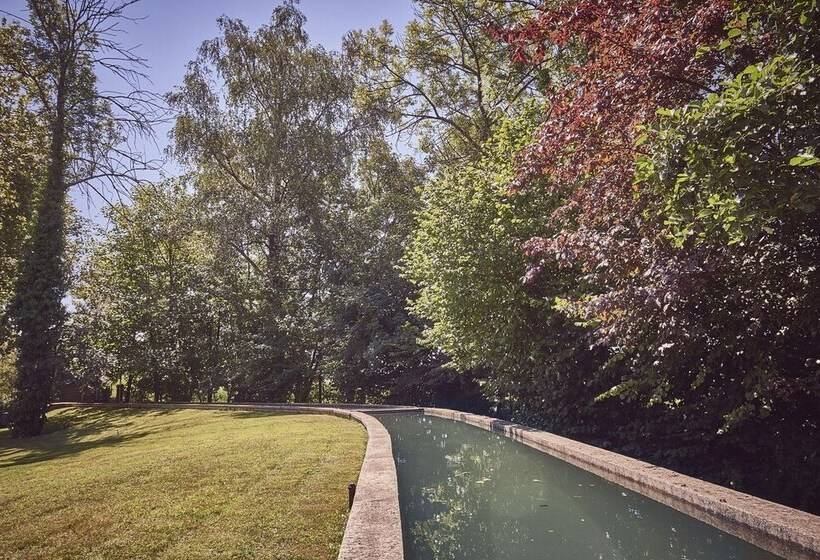 Aqvae Unconventional Country House