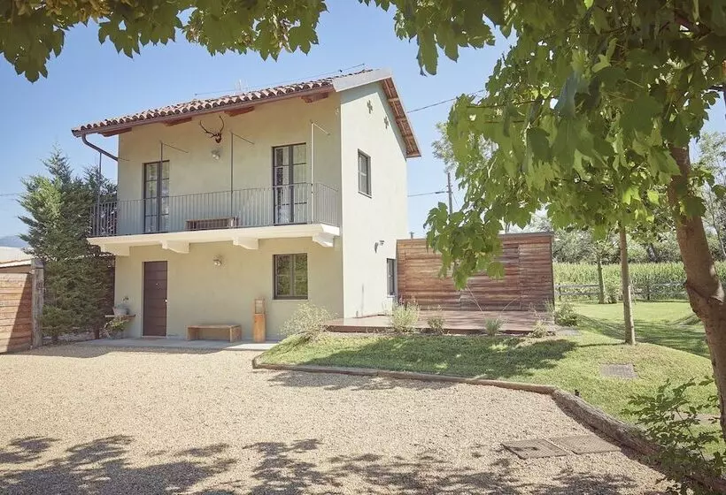 Aqvae Unconventional Country House