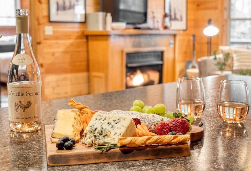 Ashberry By Avantstay Large Cabin Surrounded In Pine Tree W/ River Views & Game Room