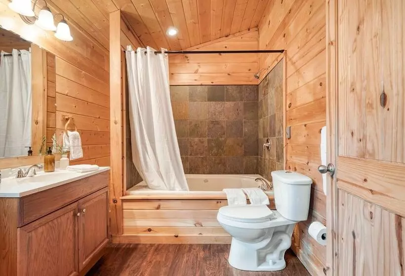 Ashberry By Avantstay Large Cabin Surrounded In Pine Tree W/ River Views & Game Room