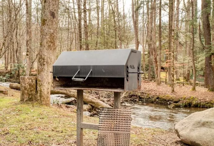 Ashberry By Avantstay Large Cabin Surrounded In Pine Tree W/ River Views & Game Room