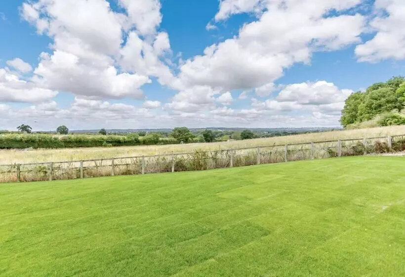 Buck Cottage, Disabled Adapted 3 Bed Hot Tub Pets