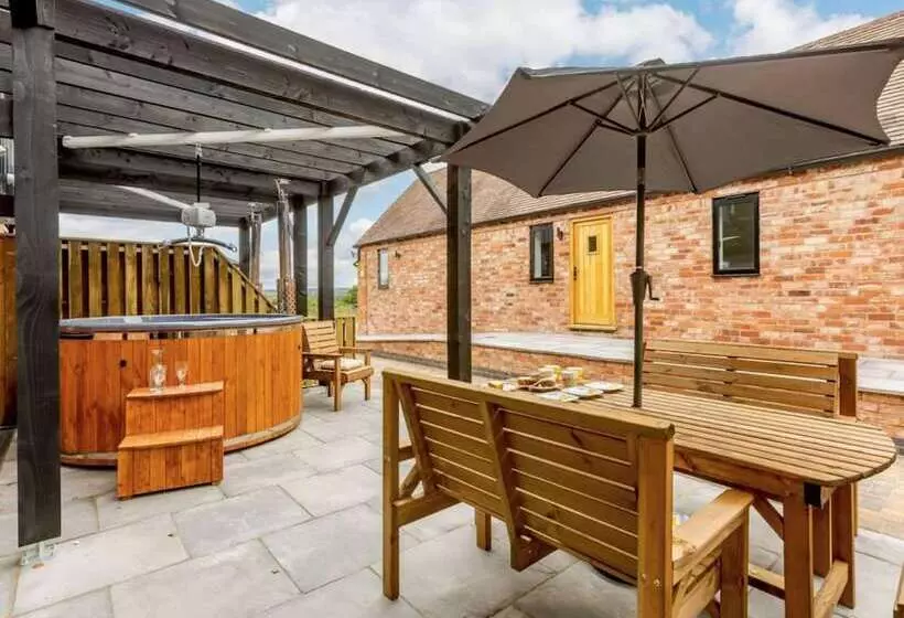 Buck Cottage, Disabled Adapted 3 Bed Hot Tub Pets