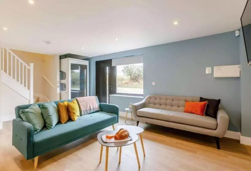 Buck Cottage, Disabled Adapted 3 Bed Hot Tub Pets