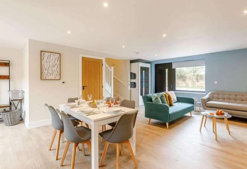 Buck Cottage, Disabled Adapted 3 Bed Hot Tub Pets