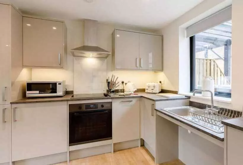 Buck Cottage, Disabled Adapted 3 Bed Hot Tub Pets