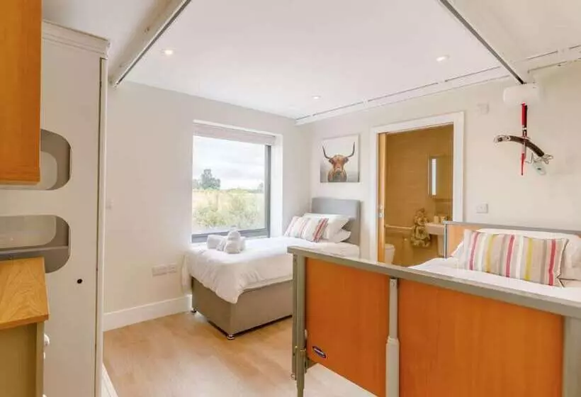 Buck Cottage, Disabled Adapted 3 Bed Hot Tub Pets