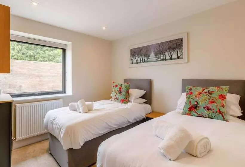 Buck Cottage, Disabled Adapted 3 Bed Hot Tub Pets