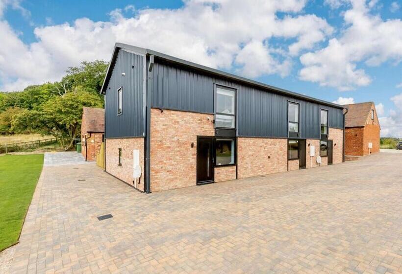 Buck Cottage, Disabled Adapted 3 Bed Hot Tub Pets