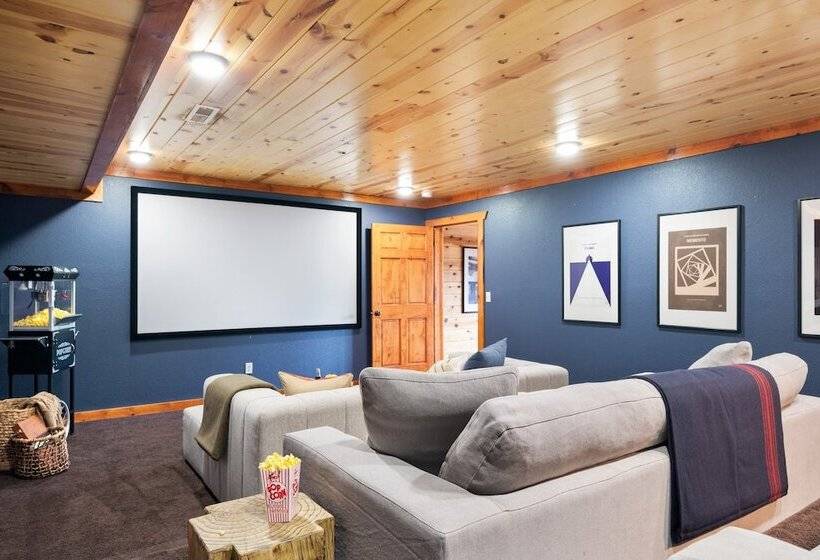 Crystalline By Avantstay High Altitude Retreat! W/ Movie Theatre, Indoor Pool, Hot Tub & Views!