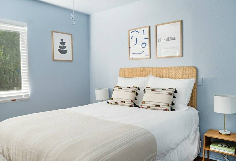 Dahlia By Avantstay Gorgeous Home W/ Luxury Pool, Foosball & Table Tennis!