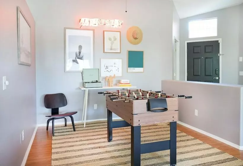 Dahlia By Avantstay Gorgeous Home W/ Luxury Pool, Foosball & Table Tennis!