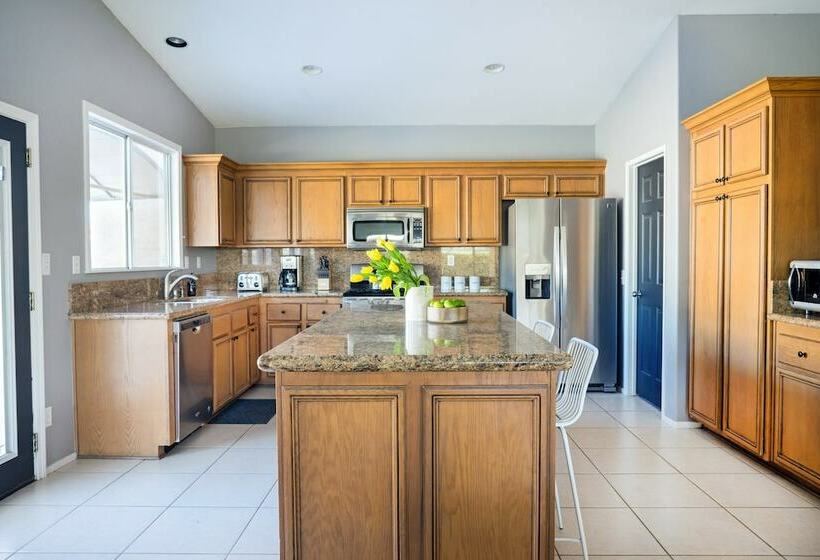 Dahlia By Avantstay Gorgeous Home W/ Luxury Pool, Foosball & Table Tennis!