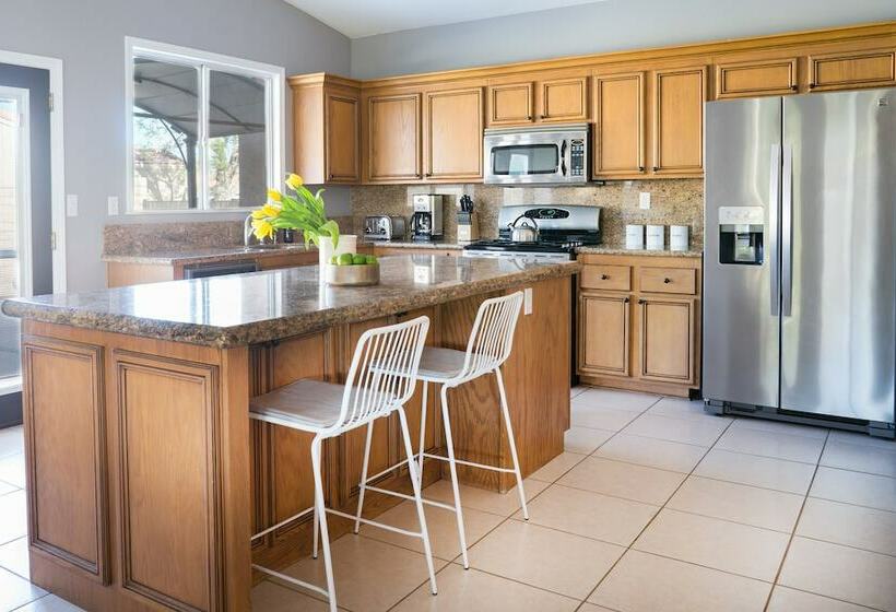 Dahlia By Avantstay Gorgeous Home W/ Luxury Pool, Foosball & Table Tennis!