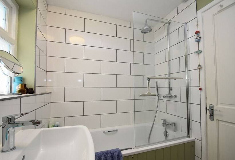 Daisy Tatham Cottage