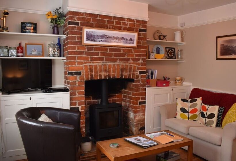 Daisy Tatham Cottage