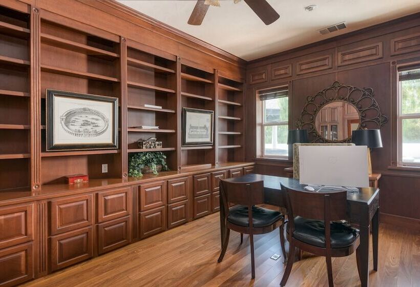 Grand Contento By Avantstay Extraordinary Estate W/ Pool & Movie Room