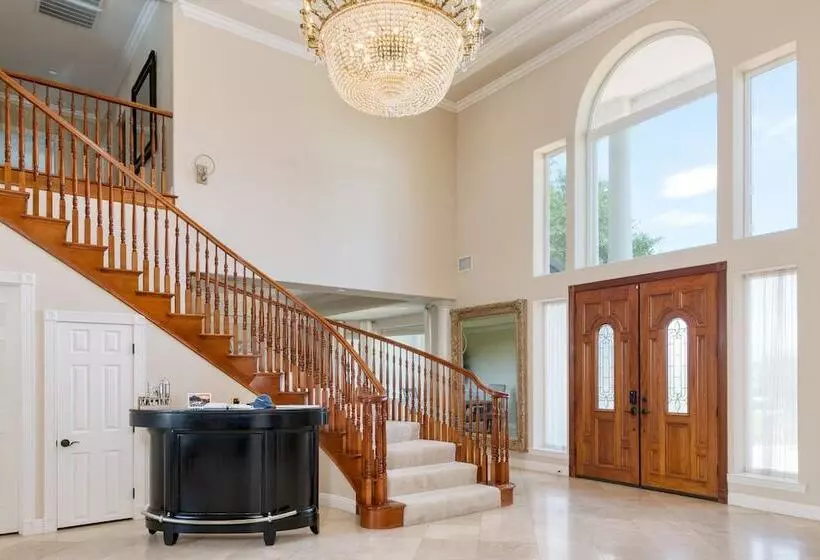 Grand Contento By Avantstay Extraordinary Estate W/ Pool & Movie Room