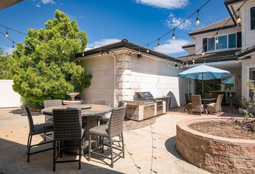 Grand Contento By Avantstay Extraordinary Estate W/ Pool & Movie Room