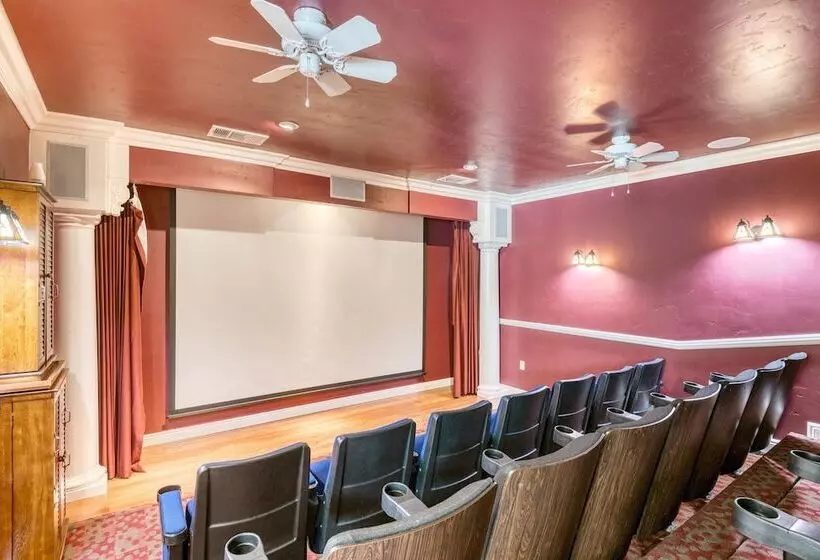 Grand Contento By Avantstay Extraordinary Estate W/ Pool & Movie Room