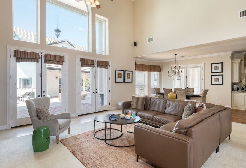 Grand Contento By Avantstay Extraordinary Estate W/ Pool & Movie Room
