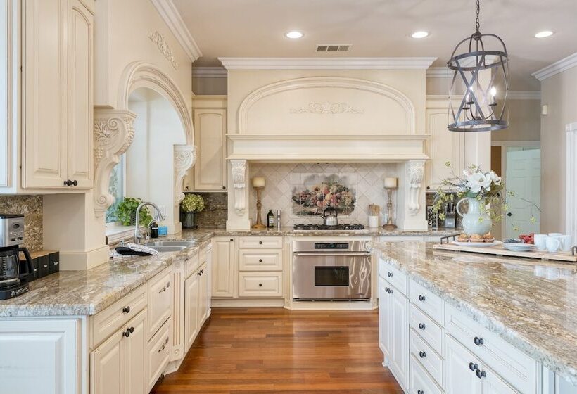 Grand Contento By Avantstay Extraordinary Estate W/ Pool & Movie Room