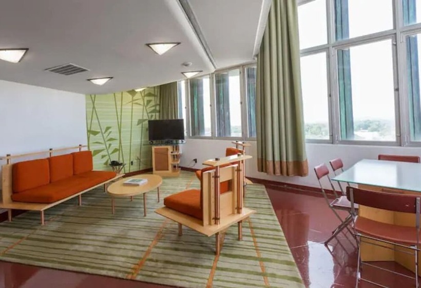 Otel Inn At Price Tower