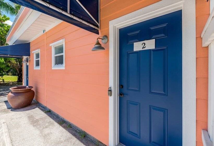 ホテル The Breezy Inn