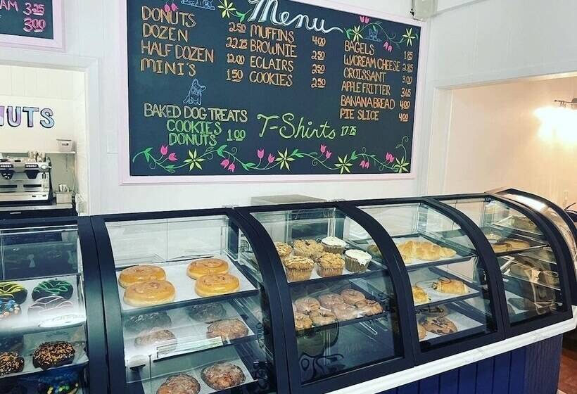 ホテル The Breezy Inn